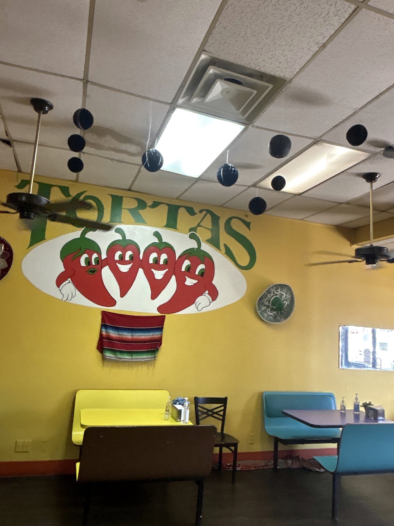 Inside Tortas Mexico